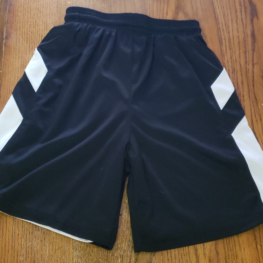 Youth basketball shorts, size yl